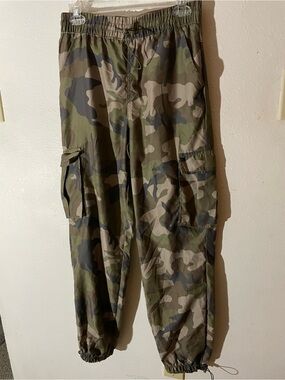 refuge Green Camo Cargo Joggers